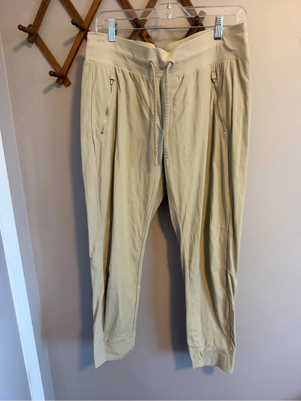 Athleta Tan Trekkie North Lightweight Hiking Joggers Size 12